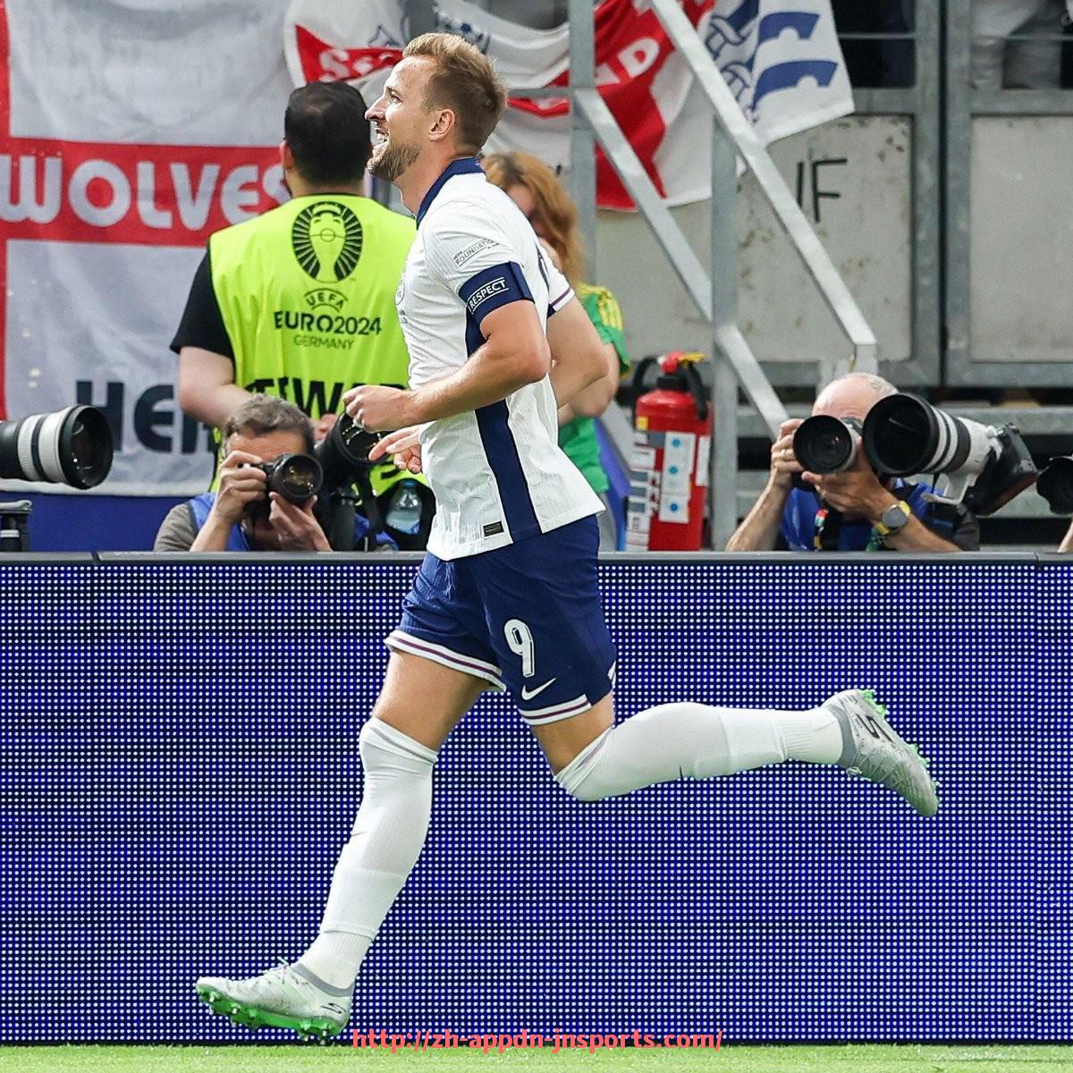 江南体育APP-西甲历年积分榜逐年变化趋势与数据总结